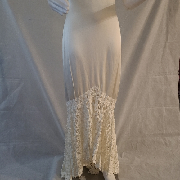 SOLD!!Issue Women's 100% Silk Embroidery Crisscross  Back Gown - Picture 3 of 11